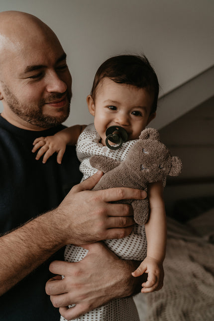 Snoozebaby Sacco a pelo per bambini senza maniche marrone caldo