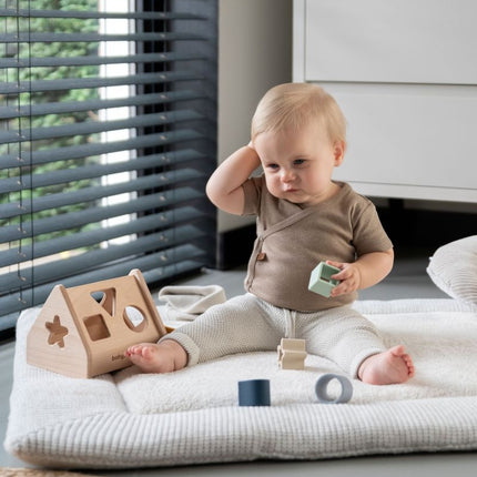 La casa a forma di scatola solo per bambini Terra